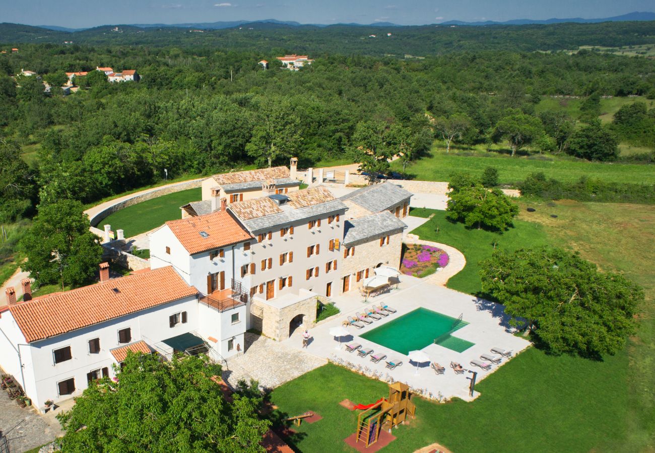 Villa in Grožnjan - Villa Poropati in Central Istria for up to 14 people with large garden & 81 m2 pool