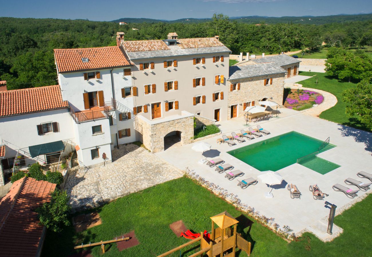 Villa in Grožnjan - Villa Poropati in Central Istria for up to 14 people with large garden & 81 m2 pool