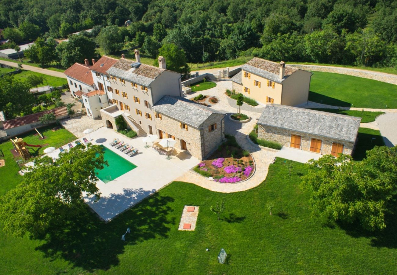 Villa in Grožnjan - Villa Poropati in Central Istria for up to 14 people with large garden & 81 m2 pool