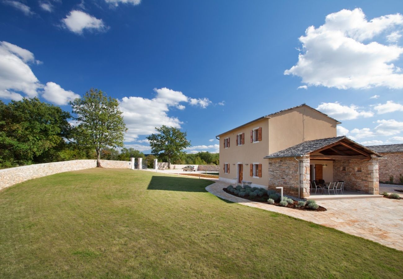 Villa in Grožnjan - Villa Poropati in Central Istria for up to 14 people with large garden & 81 m2 pool