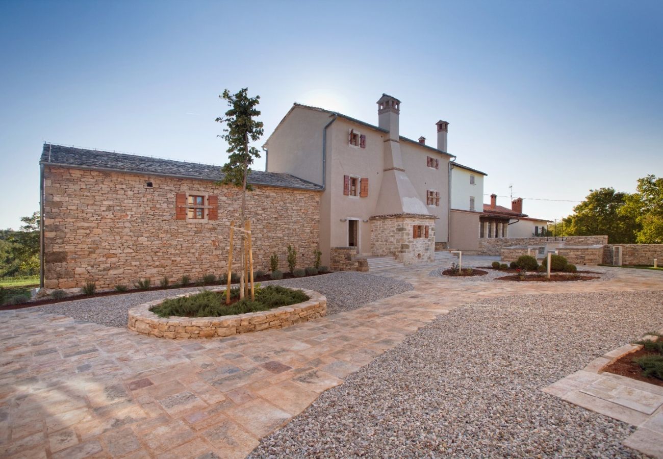 Villa in Grožnjan - Villa Poropati in Central Istria for up to 14 people with large garden & 81 m2 pool