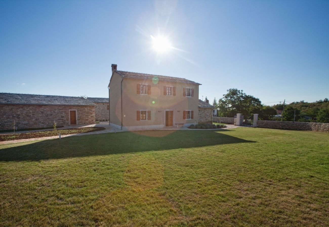 Villa in Grožnjan - Villa Poropati in Central Istria for up to 14 people with large garden & 81 m2 pool