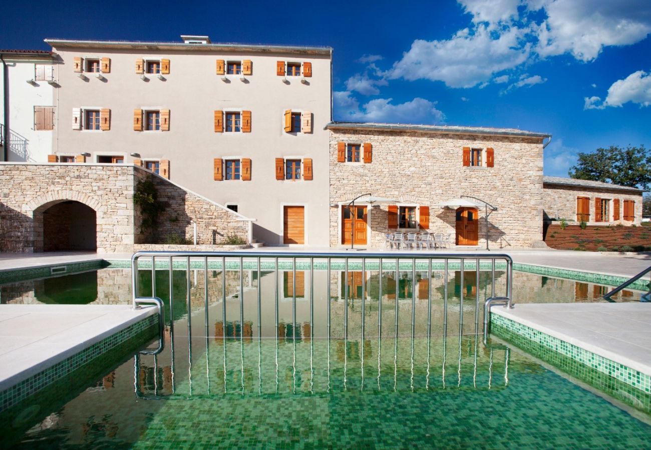 Villa in Grožnjan - Villa Poropati in Central Istria for up to 14 people with large garden & 81 m2 pool