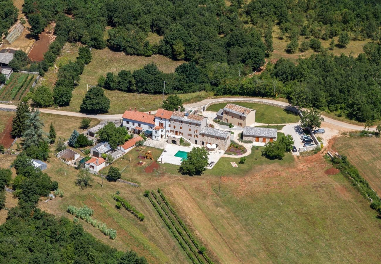 Villa in Grožnjan - Villa Poropati in Central Istria for up to 14 people with large garden & 81 m2 pool