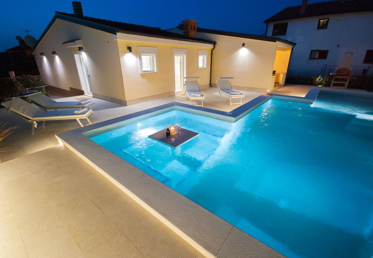 Villa in Banjole - Villa Manuela near Medulin with private pool only 500 meters from sea