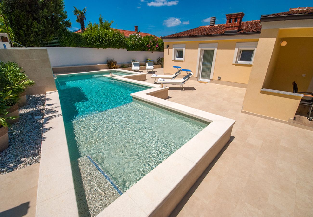 Villa in Banjole - Villa Manuela near Medulin with private pool only 500 meters from sea