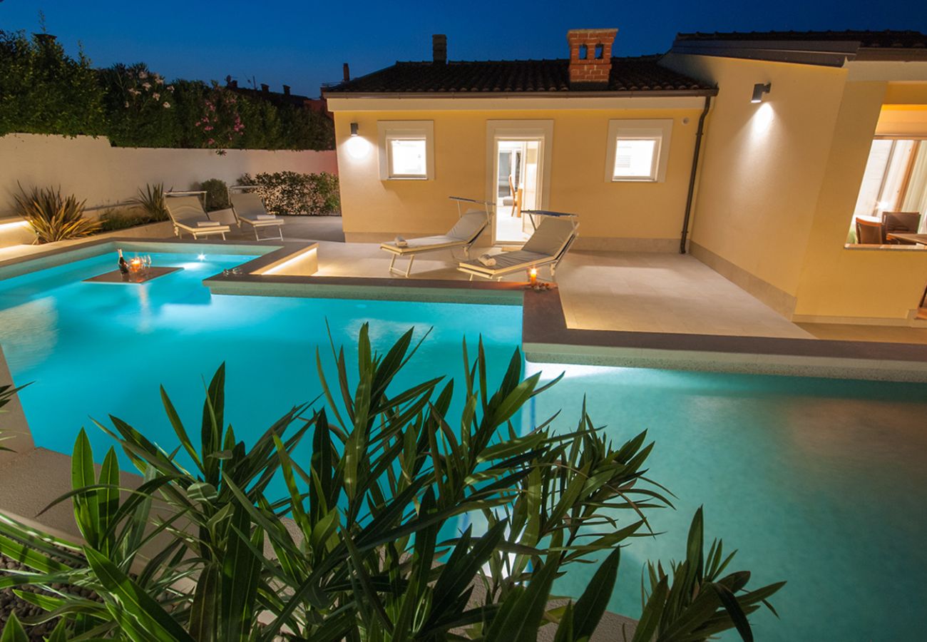 Villa in Banjole - Villa Manuela near Medulin with private pool only 500 meters from sea