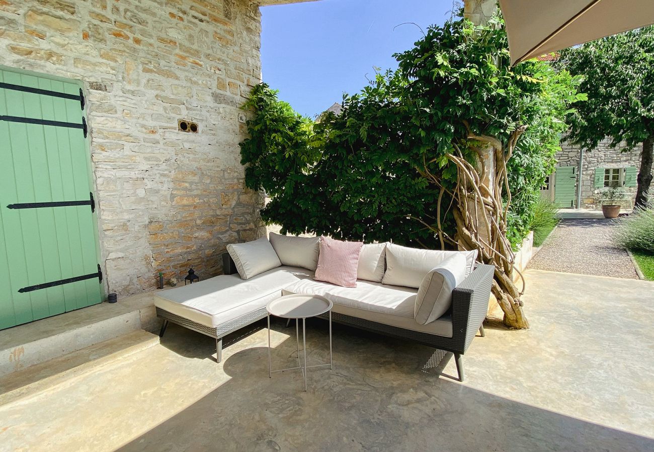 Villa in Mrgani - Villa Kalu in Central Istria for 6 people with private pool