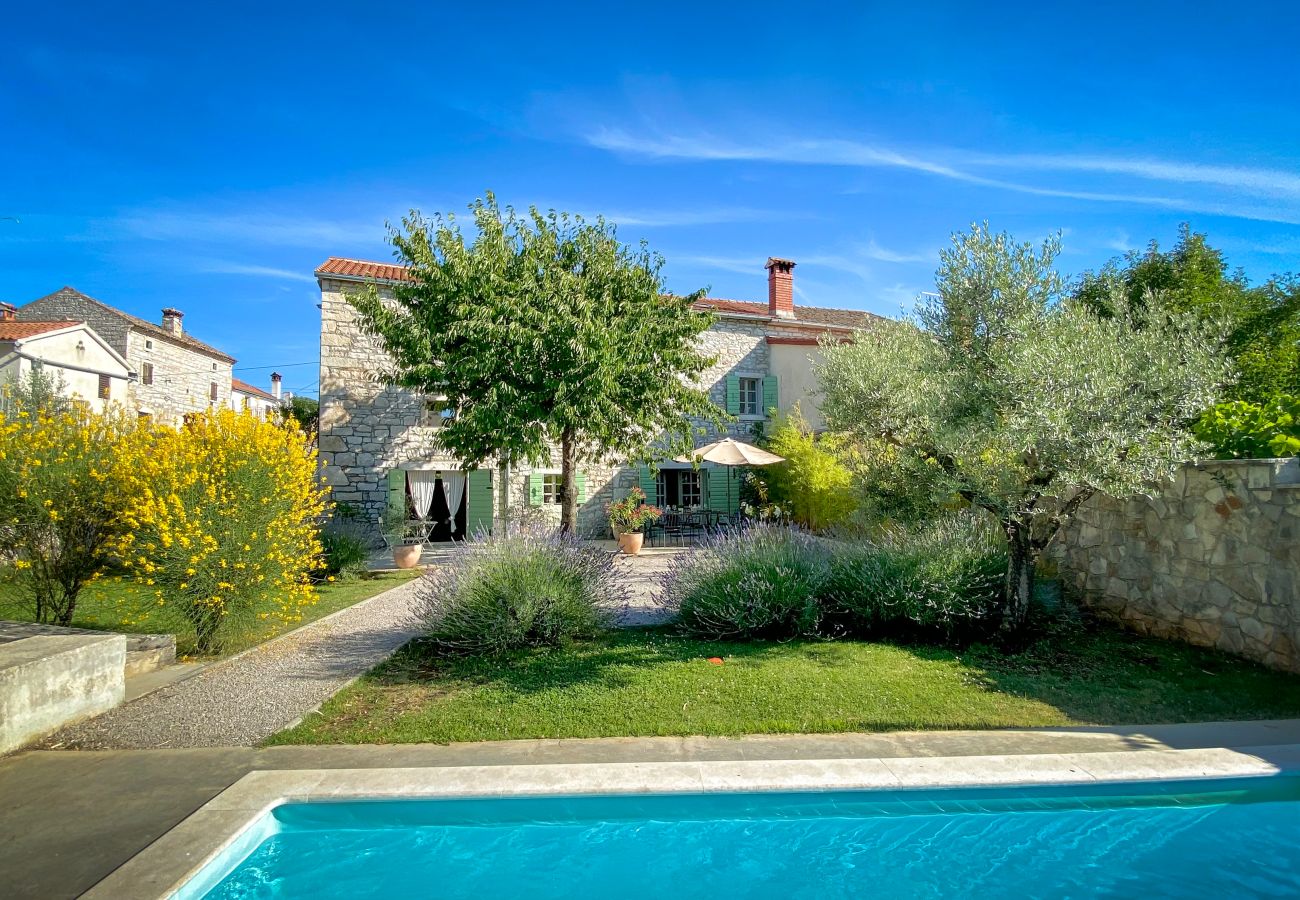 Villa in Mrgani - Villa Kalu in Central Istria for 6 people with private pool