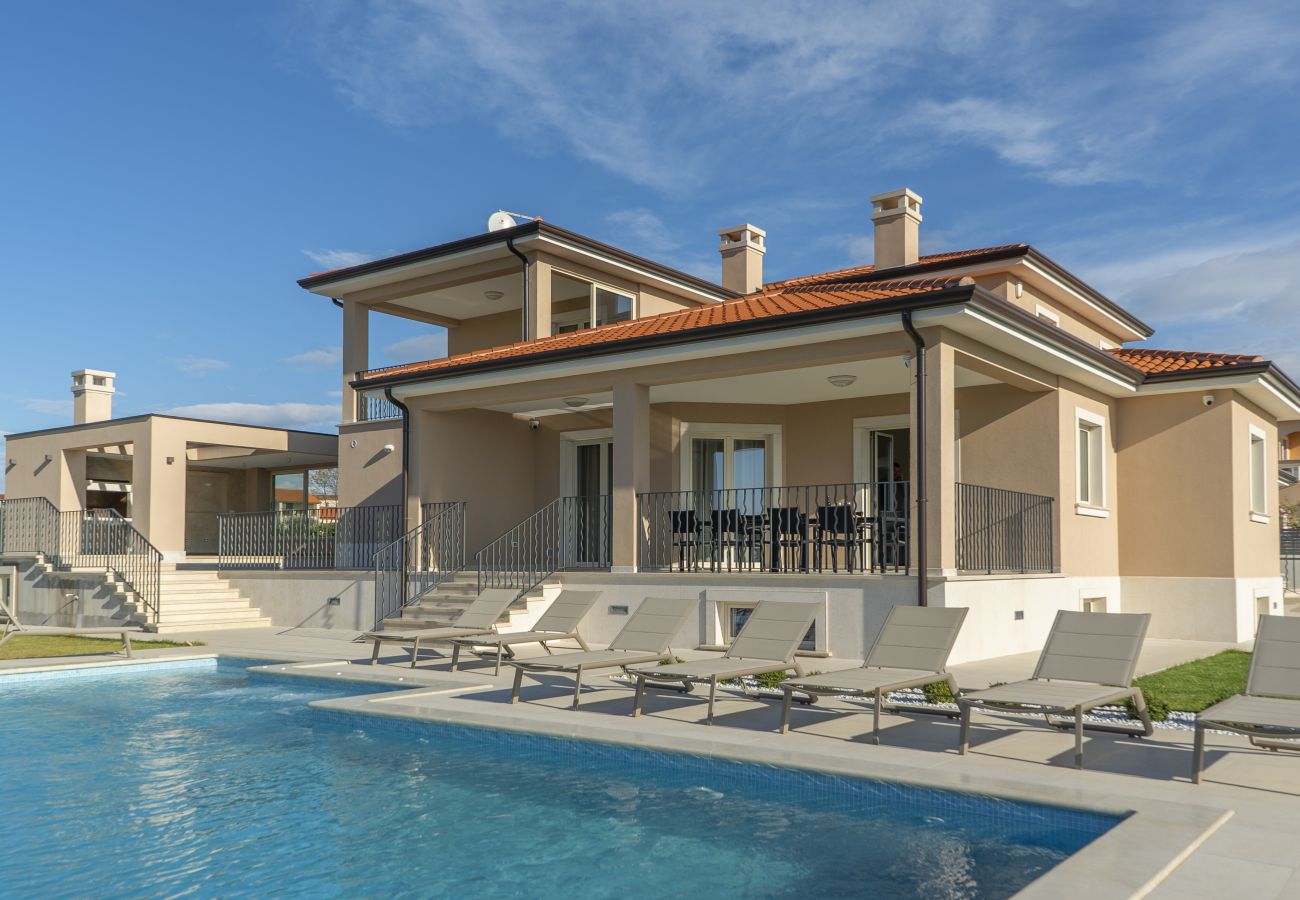 Villa in Krancici - Villa Silvia near Poreč for 10 people with infinity pool and large playground