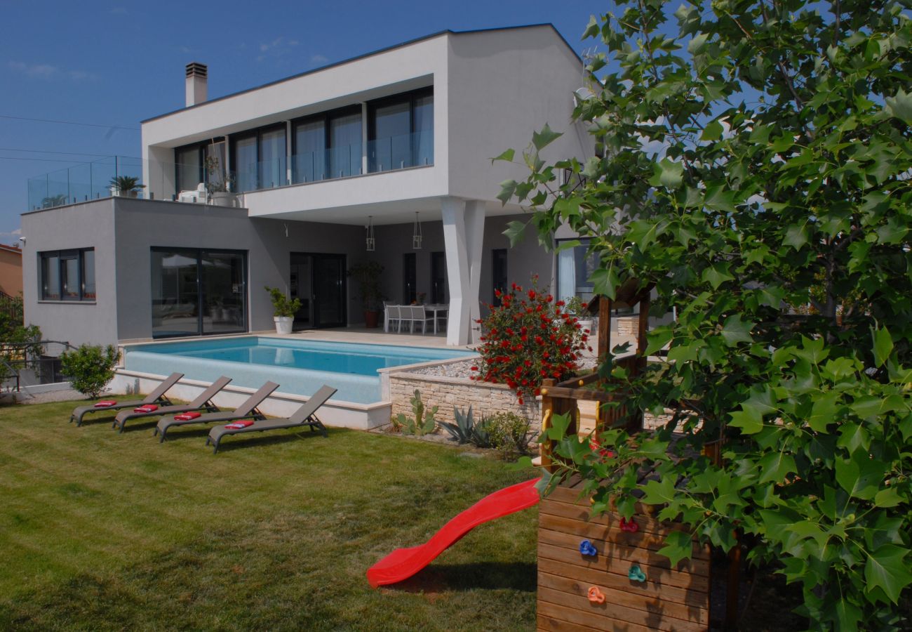 Villa in Višnjan - Villa Astera near Poreč for 8 people with infinity pool, whirlpool & sauna