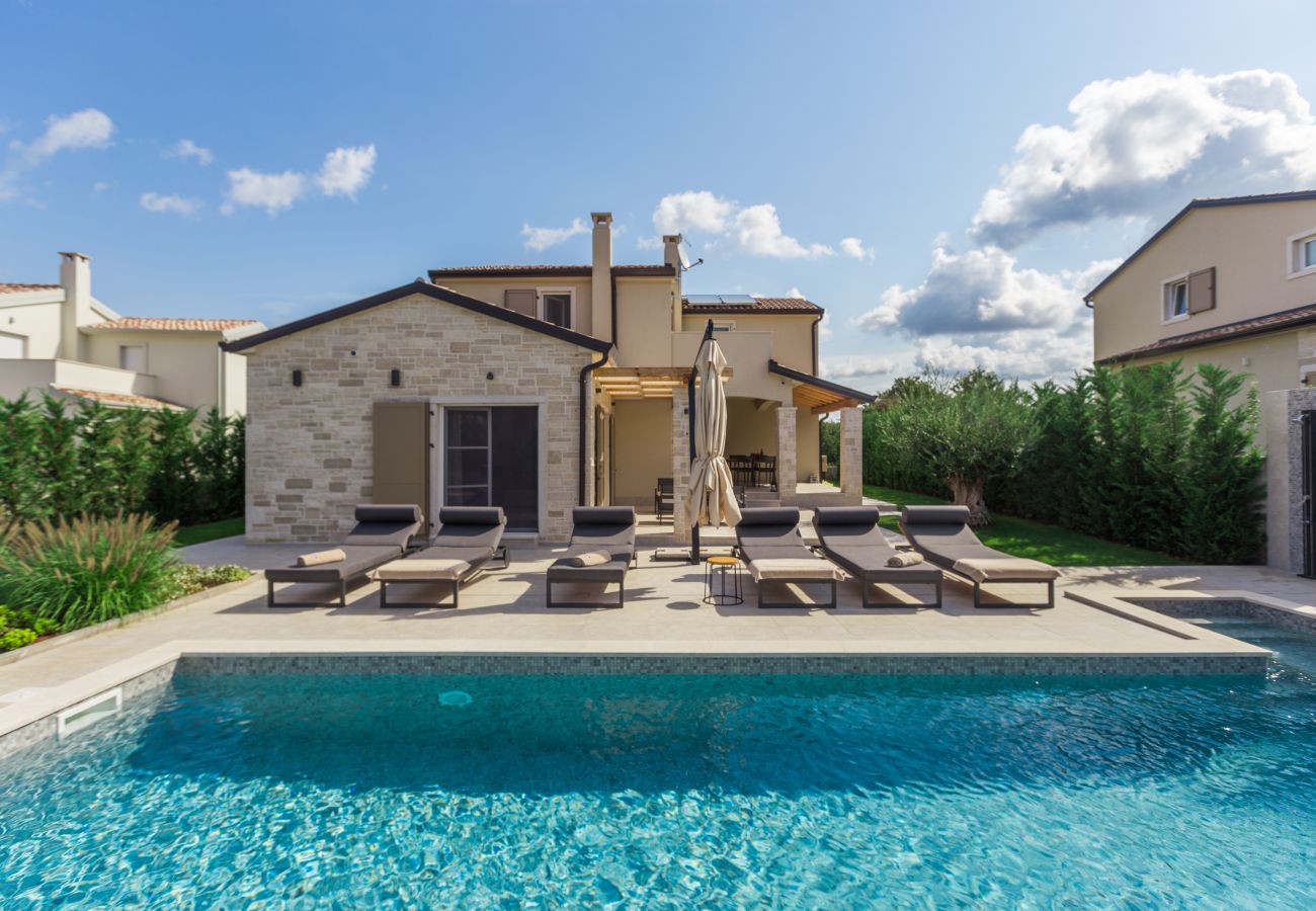 Villa in Tar - Villa No18 near Poreč for 6 people with heated pool