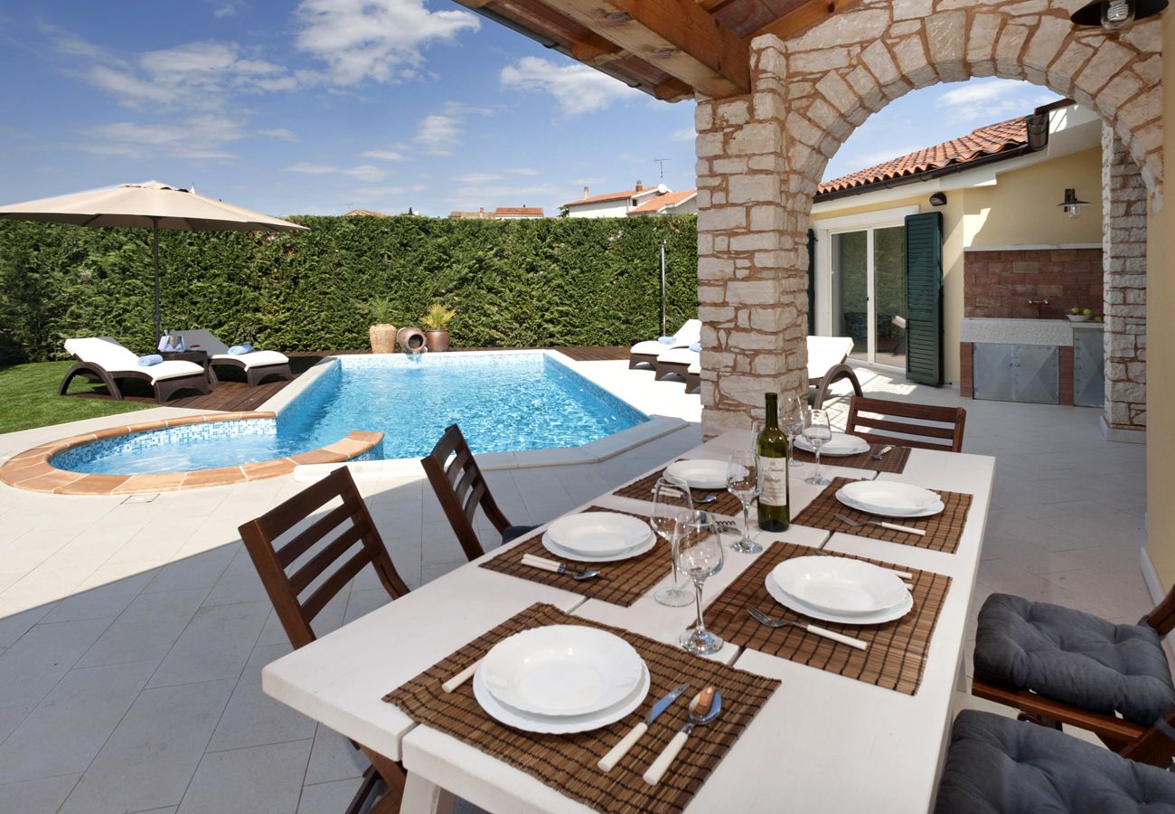 Villa in Labinci - Villa Santa Domenica near Poreč with play room, beautiful tavern & garden