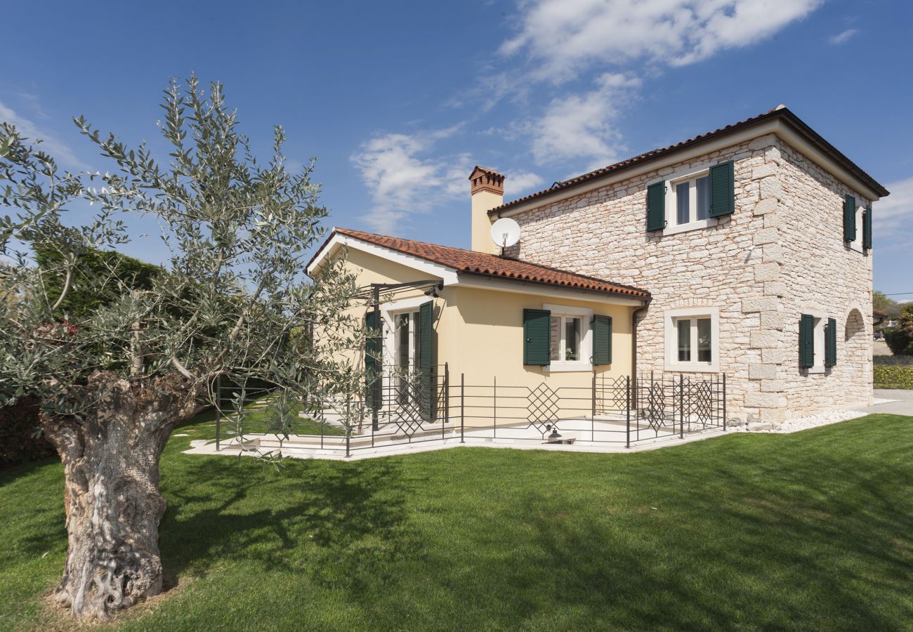 Villa in Labinci - Villa Santa Domenica near Poreč with play room, beautiful tavern & garden