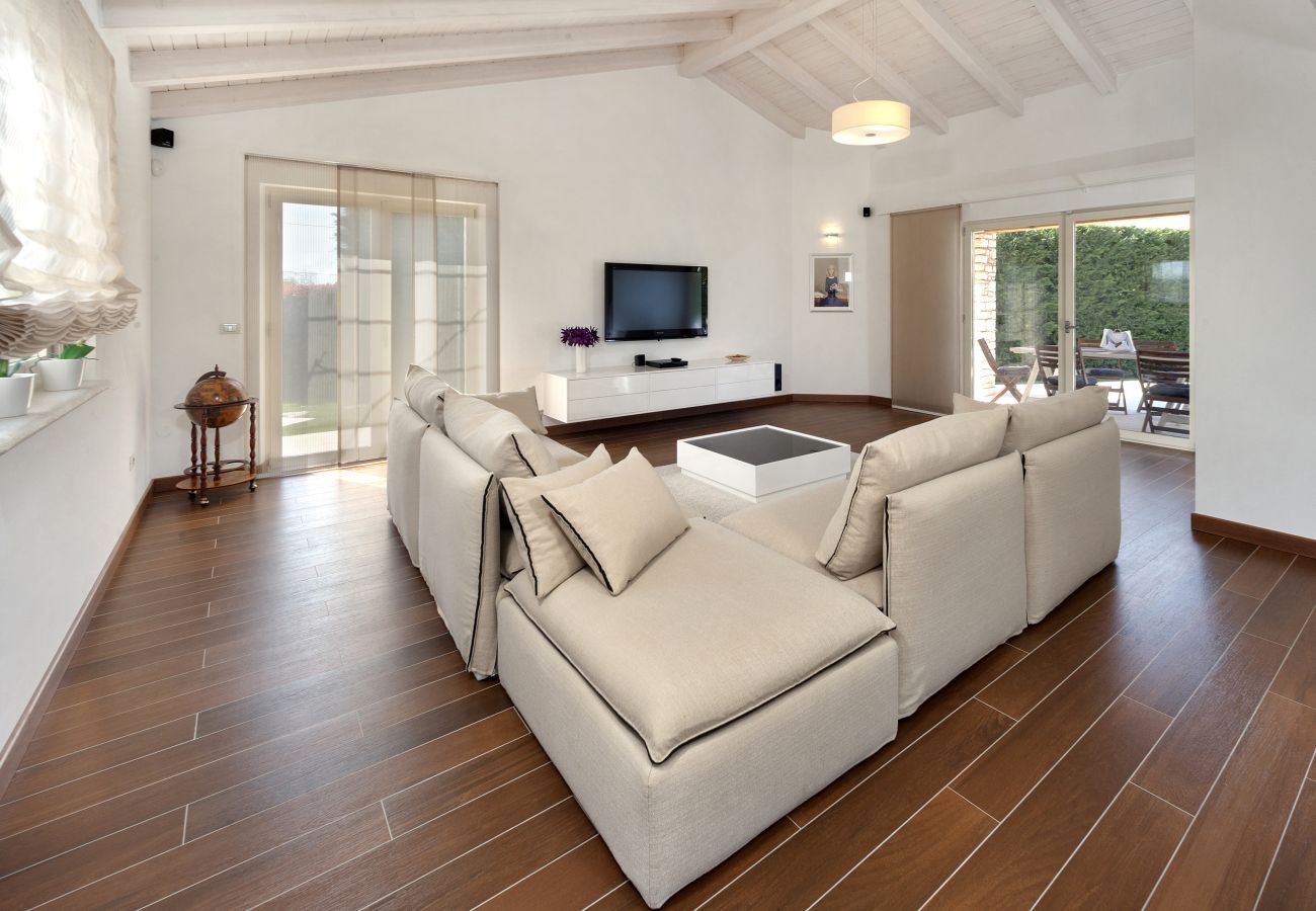 Villa in Labinci - Villa Santa Domenica near Poreč with play room, beautiful tavern & garden