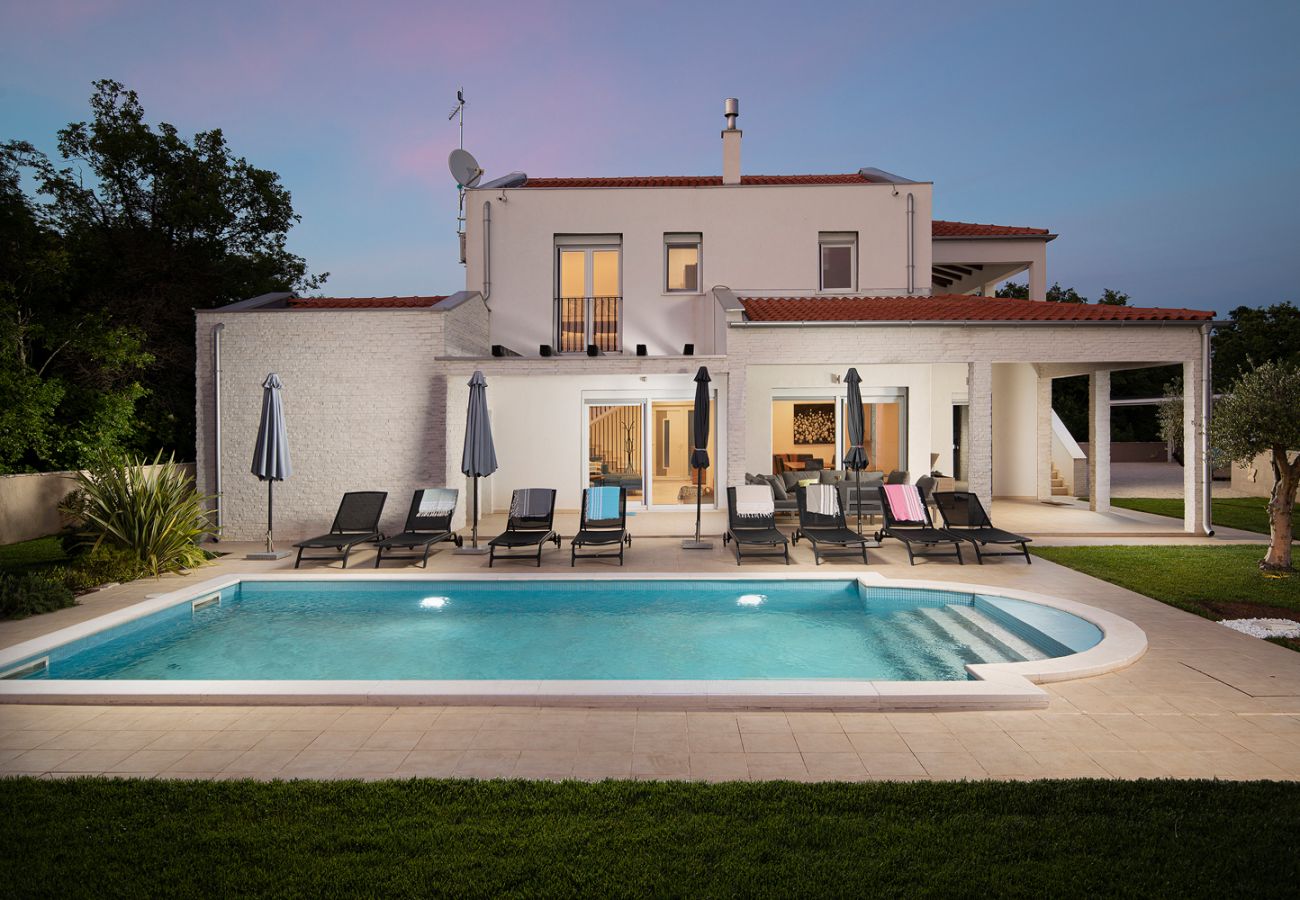 Villa in Juršici - Villa Unica for 8 People in Central Istra, very quiet and luxurious retreat only 15 minutes from the azure blue sea