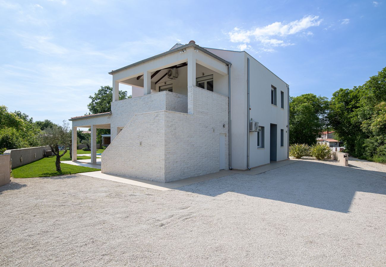 Villa in Juršici - Villa Unica for 8 People in Central Istra, very quiet and luxurious retreat only 15 minutes from the azure blue sea