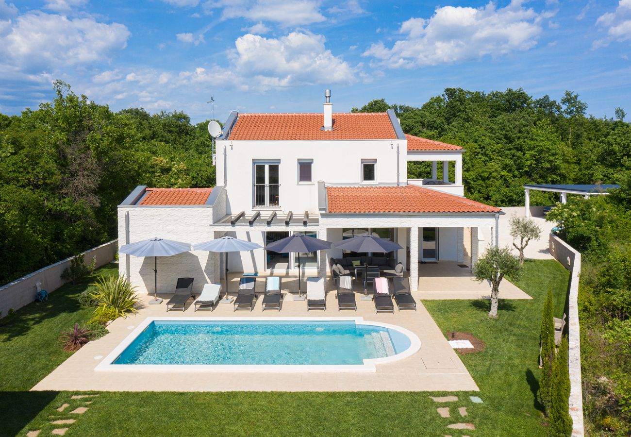 Villa in Juršici - Villa Unica for 8 People in Central Istra, very quiet and luxurious retreat only 15 minutes from the azure blue sea