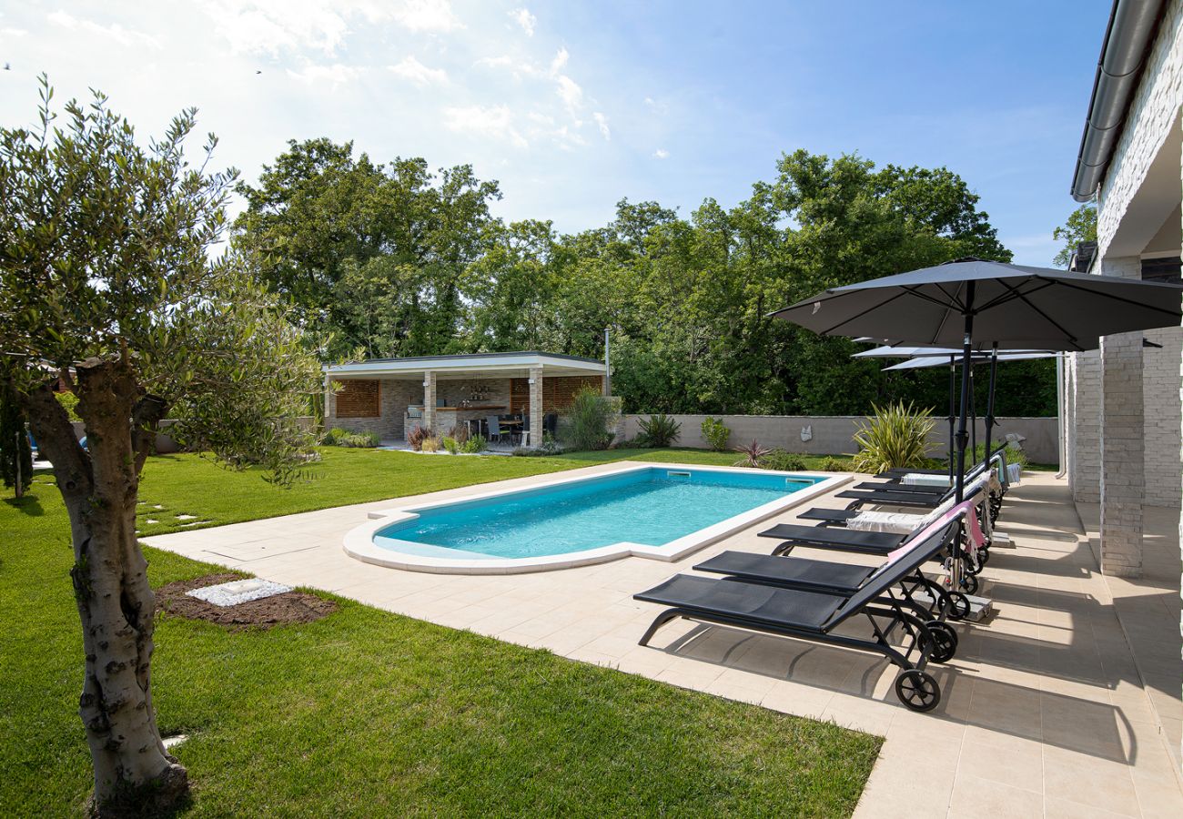 Villa in Juršici - Villa Unica for 8 People in Central Istra, very quiet and luxurious retreat only 15 minutes from the azure blue sea