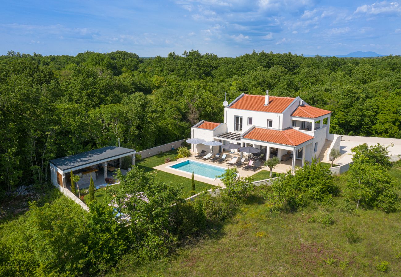 Villa in Juršici - Villa Unica for 8 People in Central Istra, very quiet and luxurious retreat only 15 minutes from the azure blue sea