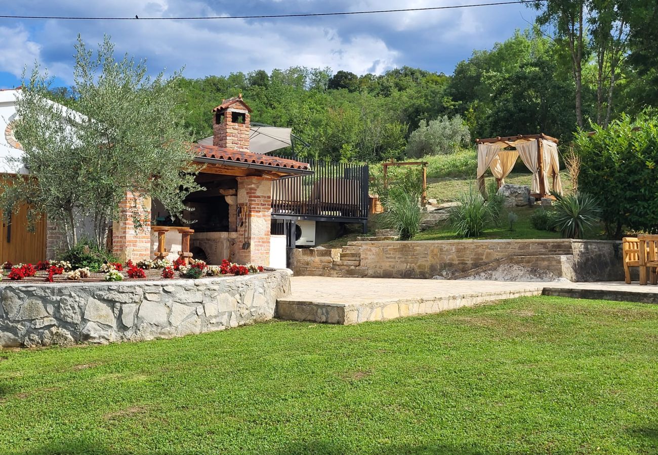 Villa in Žudetici - Villa Blazeni Miroslav Bulesic in Central Istria for 8 people with private heated pool and sauna