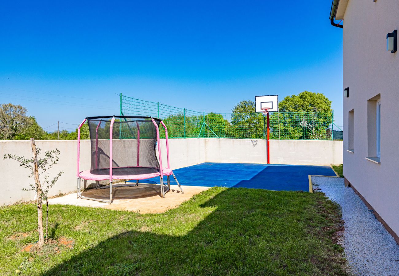 Villa in Kožljani - Villa Camelie near Barban for 10 people with playground for children, fitness & pet friendly