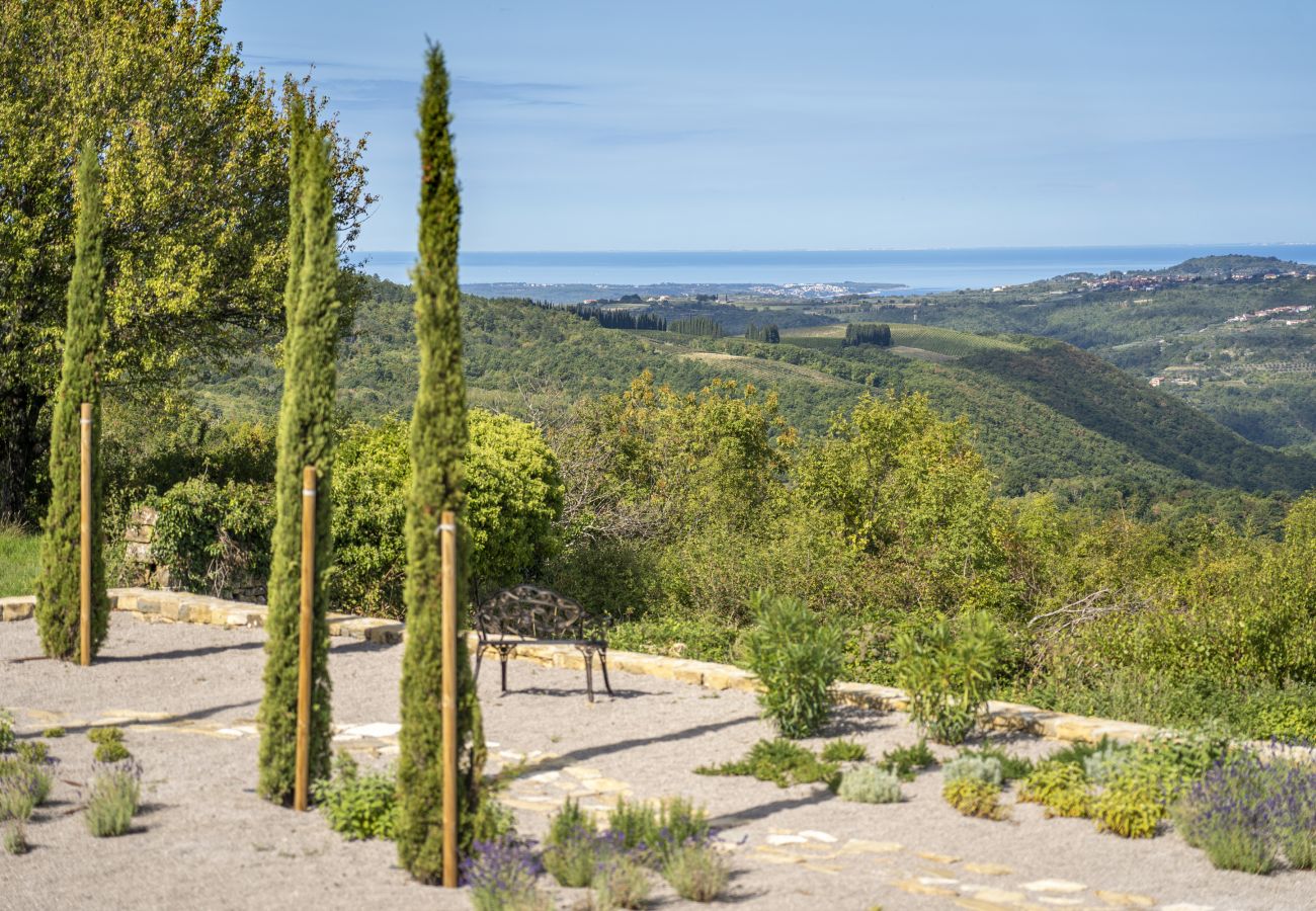 Villa in Kucibreg - Villa Paradiso in Central Istria for 11 people with large garden, sea view & wellness