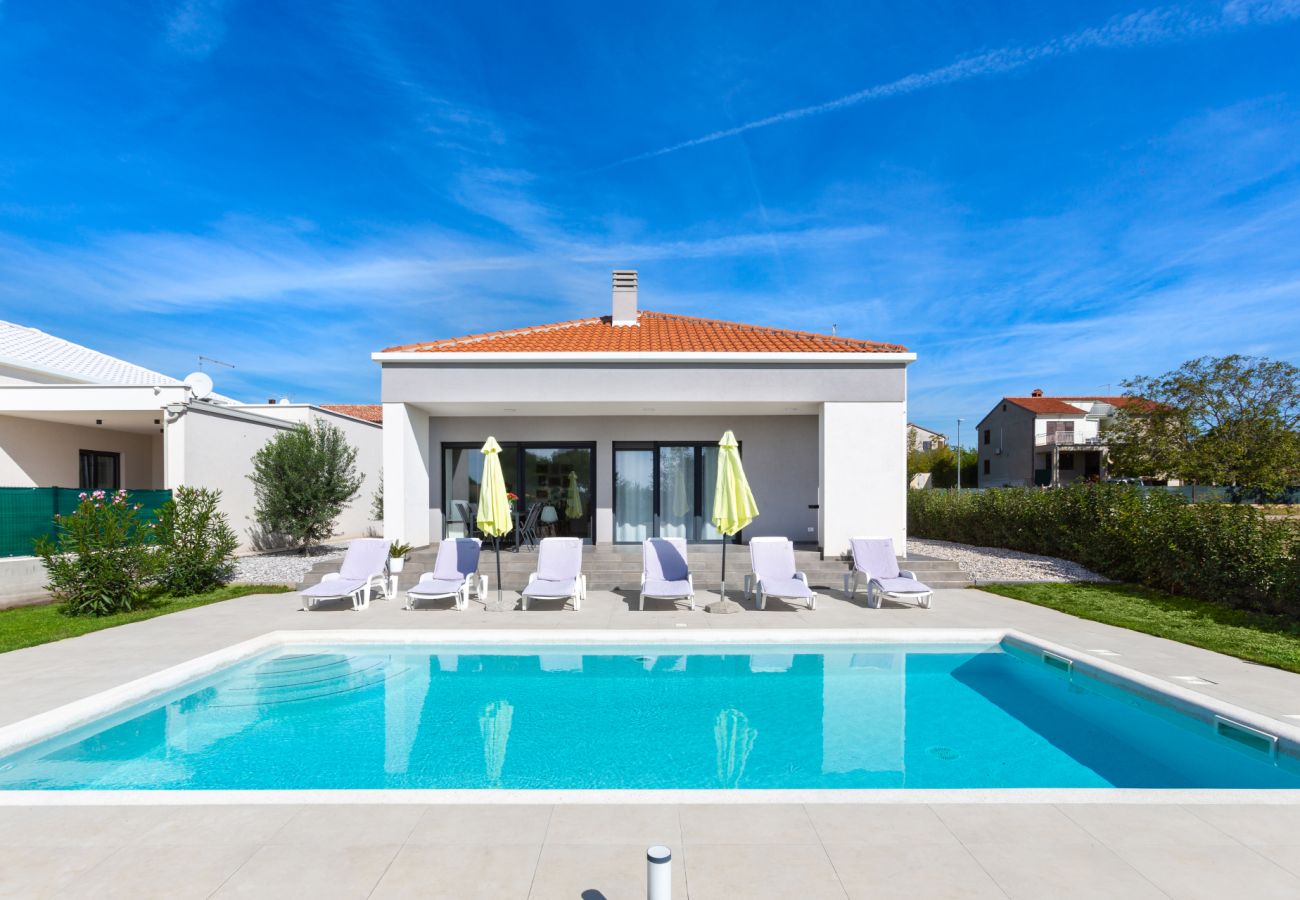 Villa in Pula - Villa Aria - family friendly in Pula for 6 people with private swimming pool 