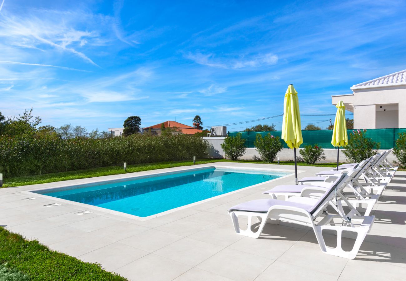 Villa in Pula - Villa Aria - family friendly in Pula for 6 people with private swimming pool 