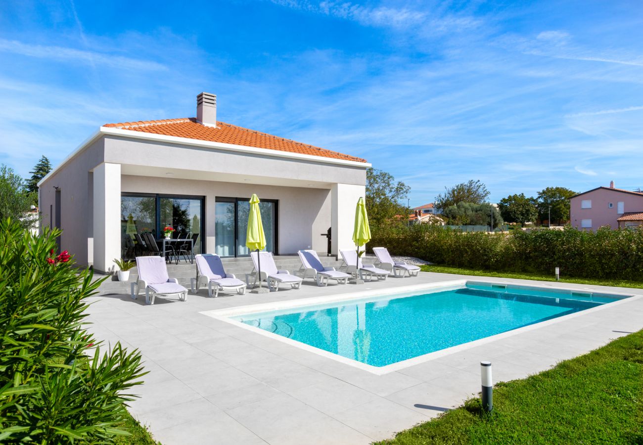 Villa in Pula - Villa Aria - family friendly in Pula for 6 people with private swimming pool 