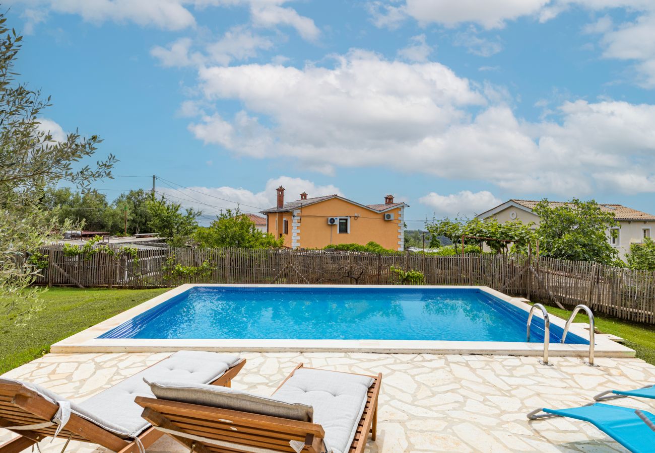 Villa in Peruški - Casa Mirna for 7 people near Pula with sea view & only 2 km from the sea