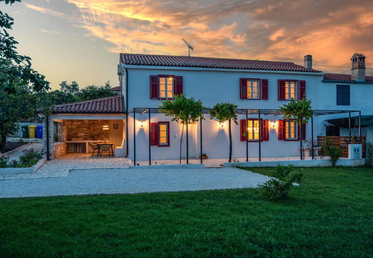 Villa in Peruški - Casa Mirna for 7 people near Pula with sea view & only 2 km from the sea