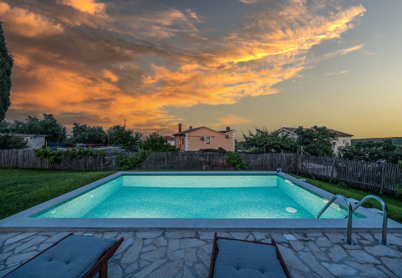 Villa in Peruški - Casa Mirna for 7 people near Pula with sea view & only 2 km from the sea