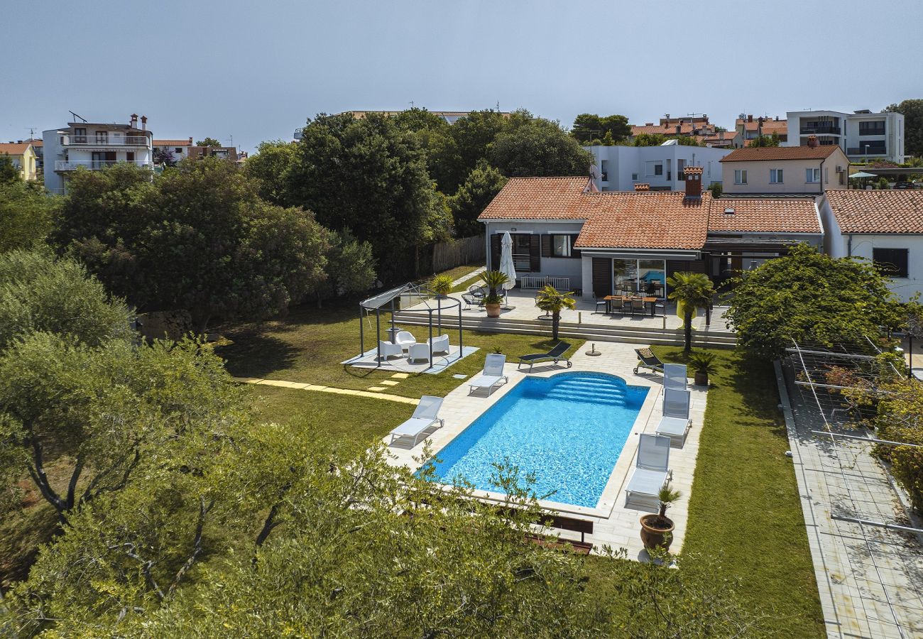 Villa in Pula - Villa Contessa Del Mar in Pula for 7 people only 200 meters from the beach & pet friendly