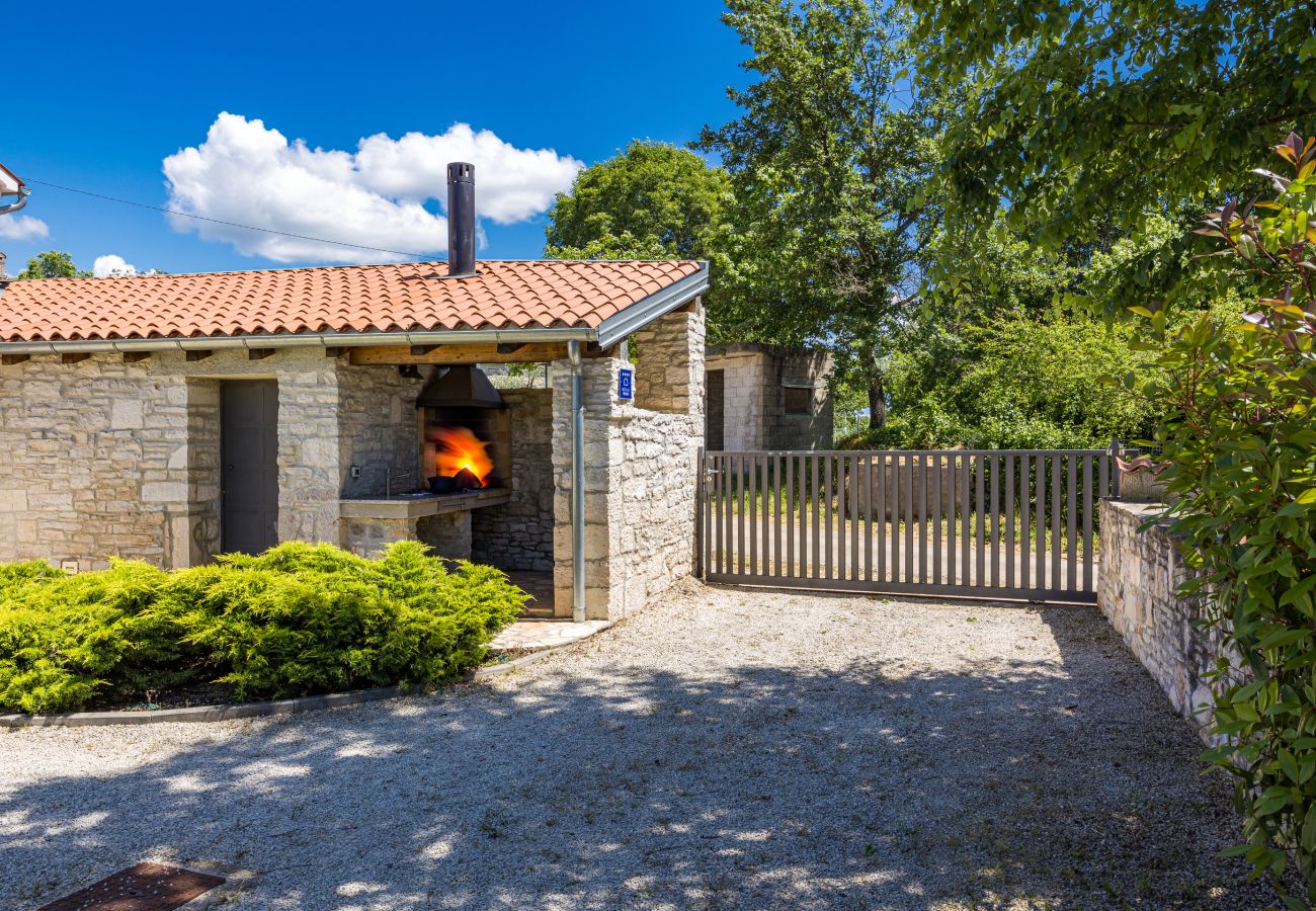 Villa in Butkovici - Casa 42 pet friendly for 9 people in Central Istria with salt - water pool