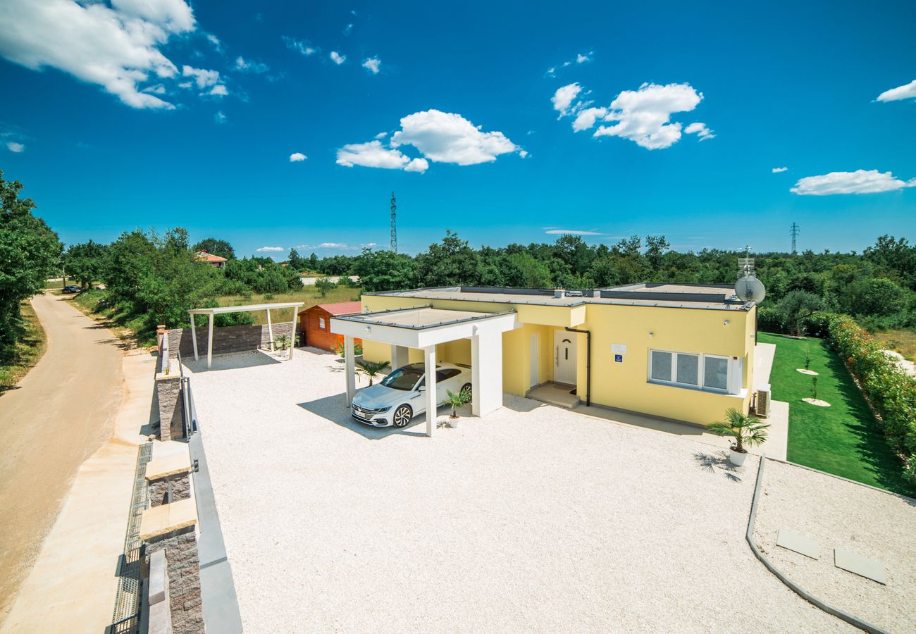 Villa in Svetvincenat - Villa Vita in Central Istria - Ground Floor Villa for 6 People with Heated Pool 