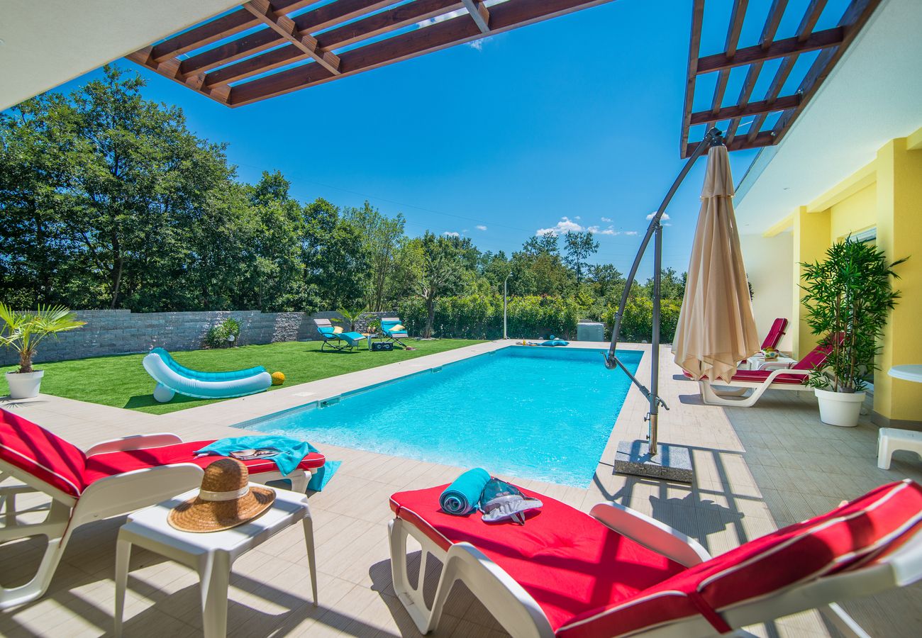 Villa in Svetvincenat - Villa Vita in Central Istria - Ground Floor Villa for 6 People with Heated Pool 