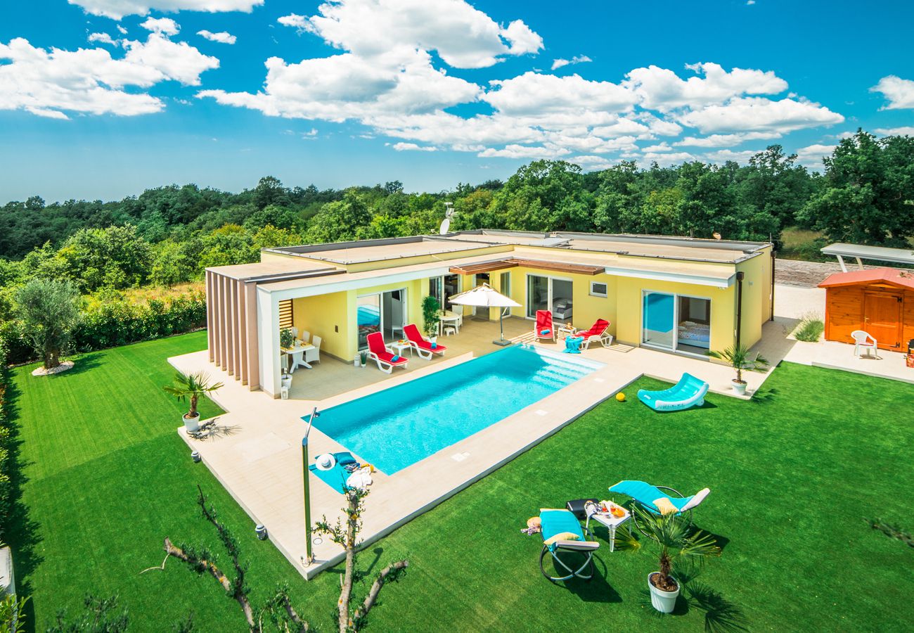 Villa in Svetvincenat - Villa Vita in Central Istria - Ground Floor Villa for 6 People with Heated Pool 