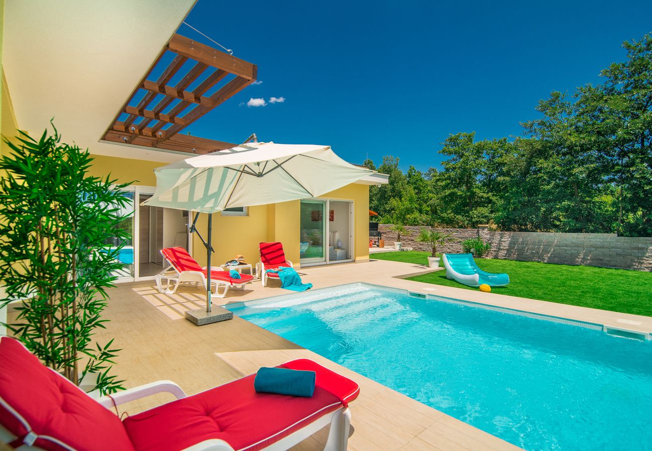 Villa in Svetvincenat - Villa Vita in Central Istria - Ground Floor Villa for 6 People with Heated Pool 