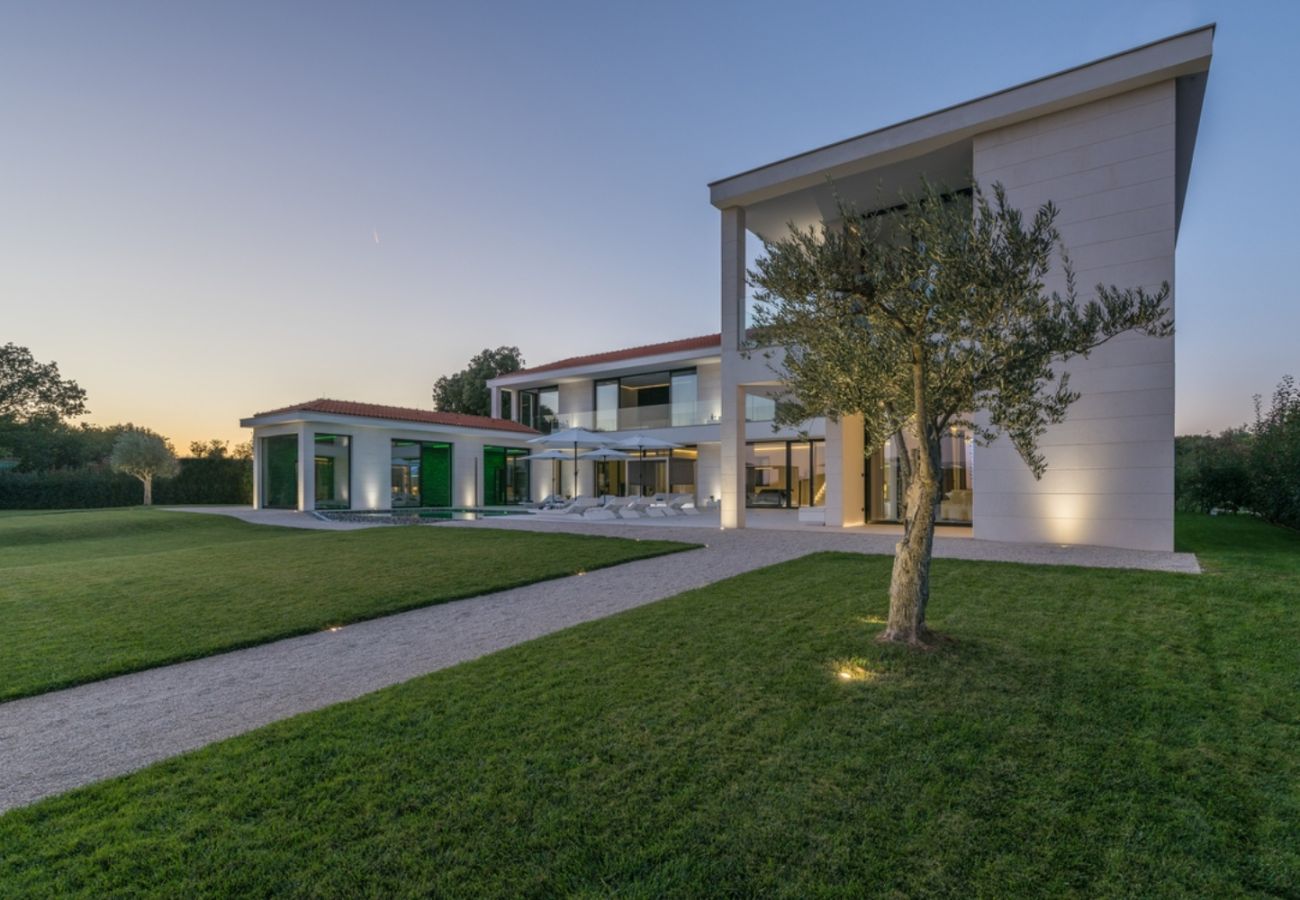 Villa in Vrsar - Villa La Reina for 10 people only 20 meters from the sea with sauna & heated pool near Poreč - Daily Housekeeping & Breakfast Service