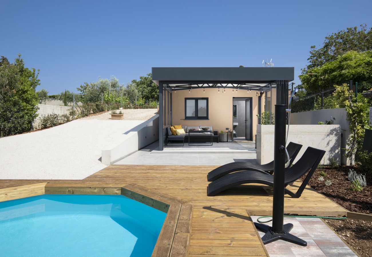 Villa in Pomer - Beach House Olive - ground floor house for 2 people with private beach near Medulin