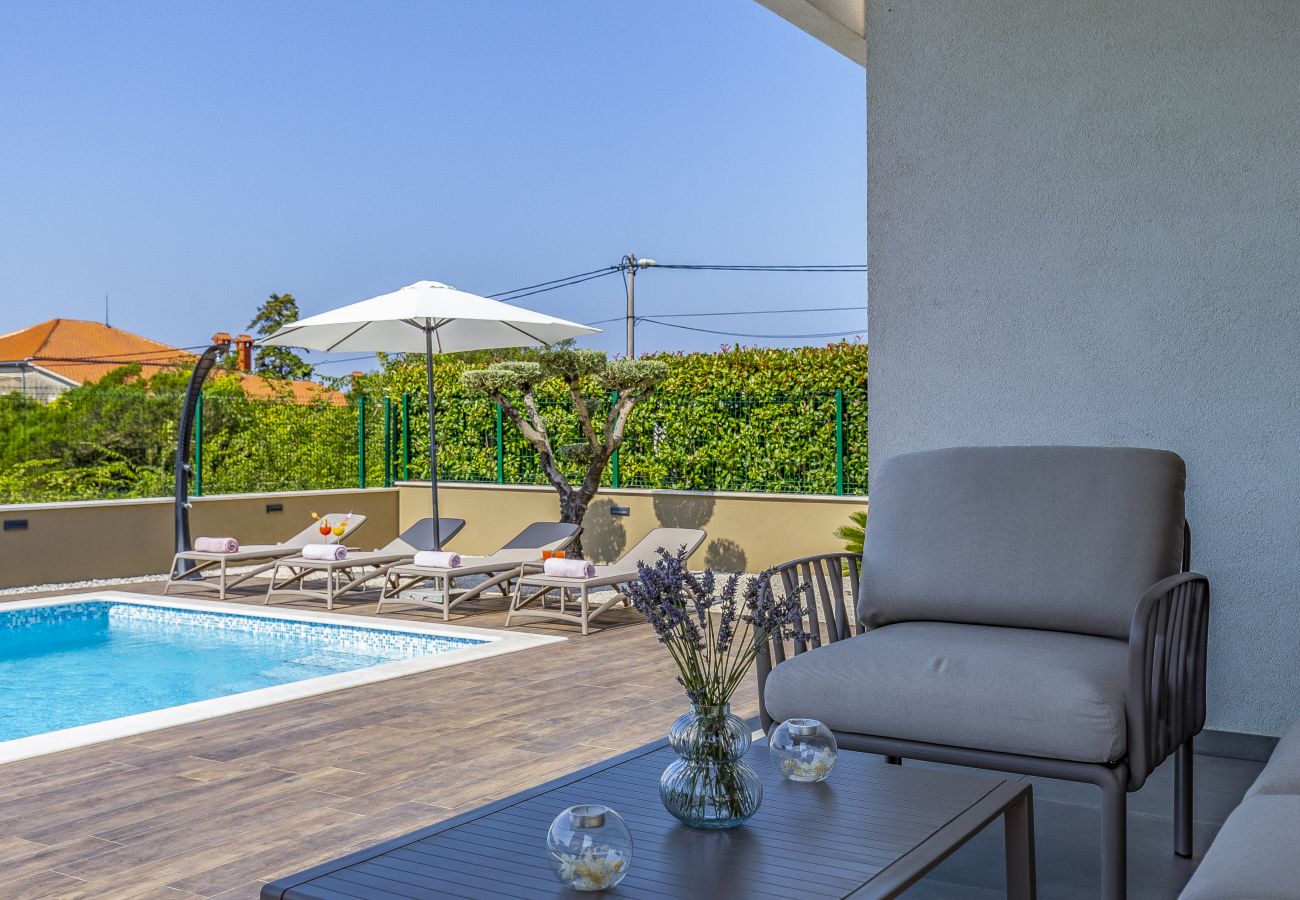 Villa in Pula - Villa Luna & Pia in Pula for 10 people with heated pool 