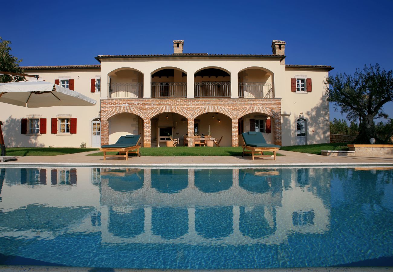 Villa in Filipini - Villa Sophie for 10 people near Poreč with infinity pool and large garden