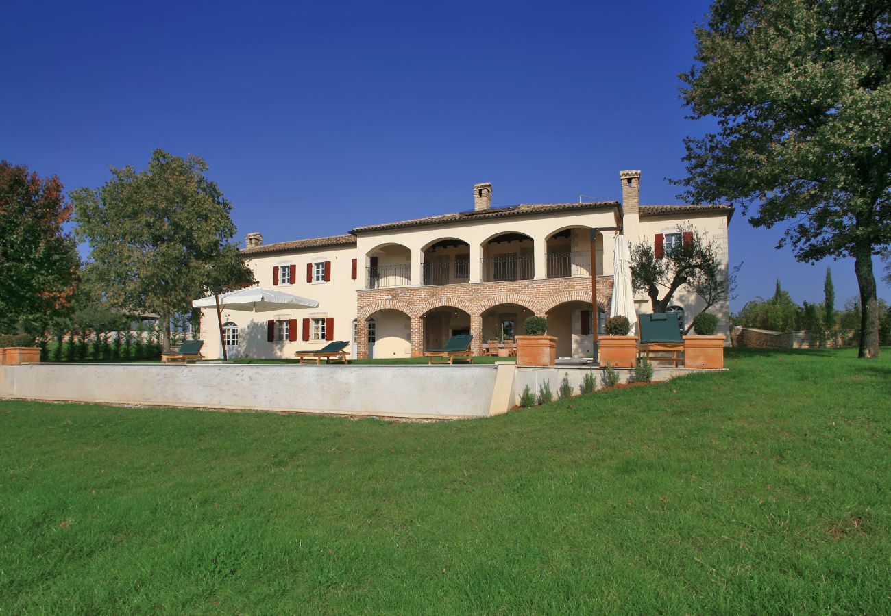 Villa in Filipini - Villa Sophie for 10 people near Poreč with infinity pool and large garden