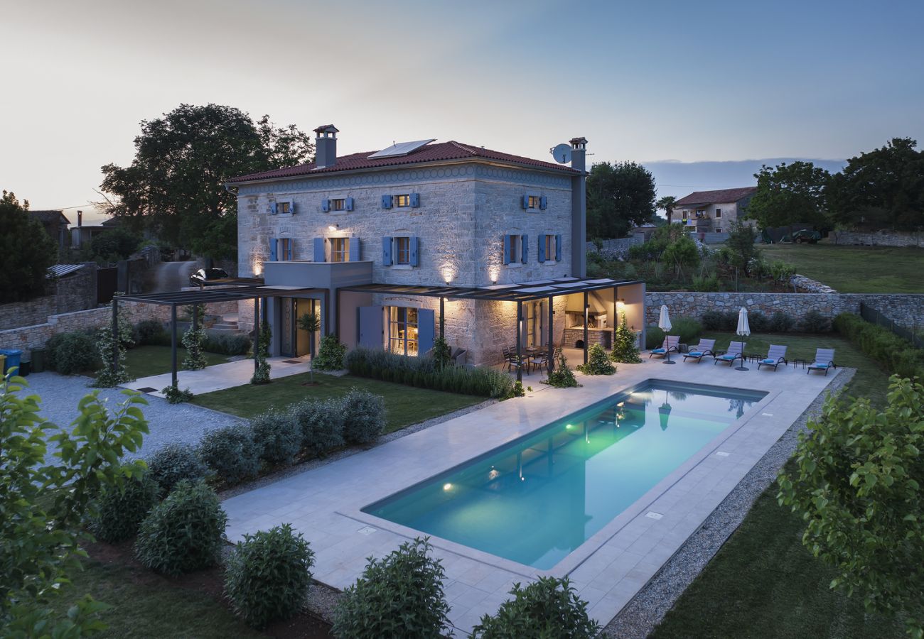 Villa in Tinjan - Villa PI for 8 people in Central Istria with heated pool & large garden