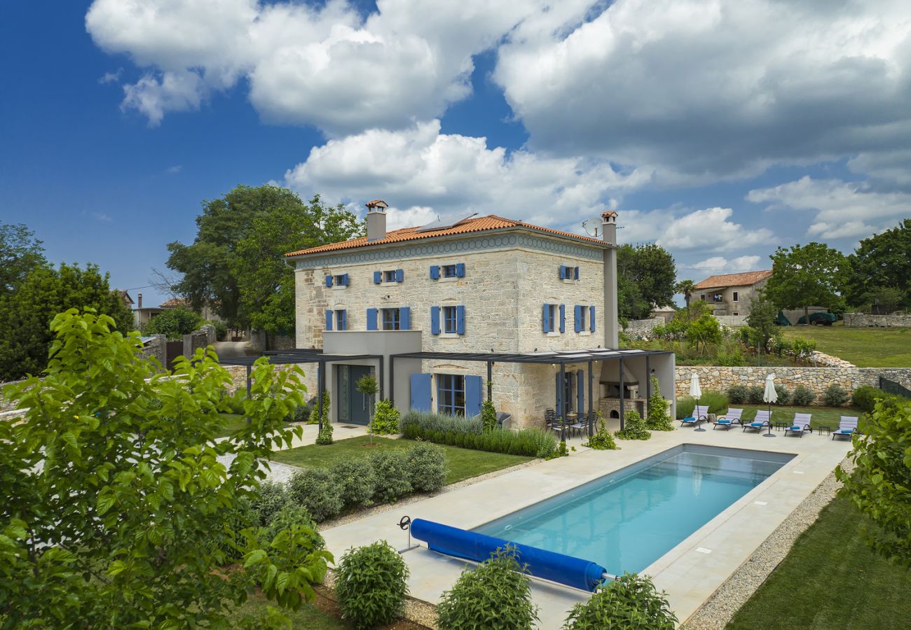 Villa in Tinjan - Villa PI for 8 people in Central Istria with heated pool & large garden