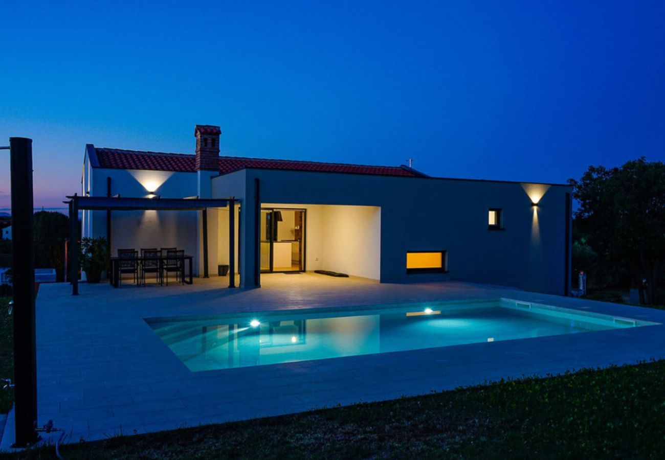 Villa in Vintijan - Villa Lia for 6 people near Pula with children playground and private pool