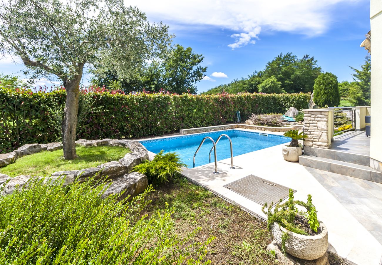 Villa in Marcana - Villa Sole Istria near Pula for 7 people with jacuzzi and children playground