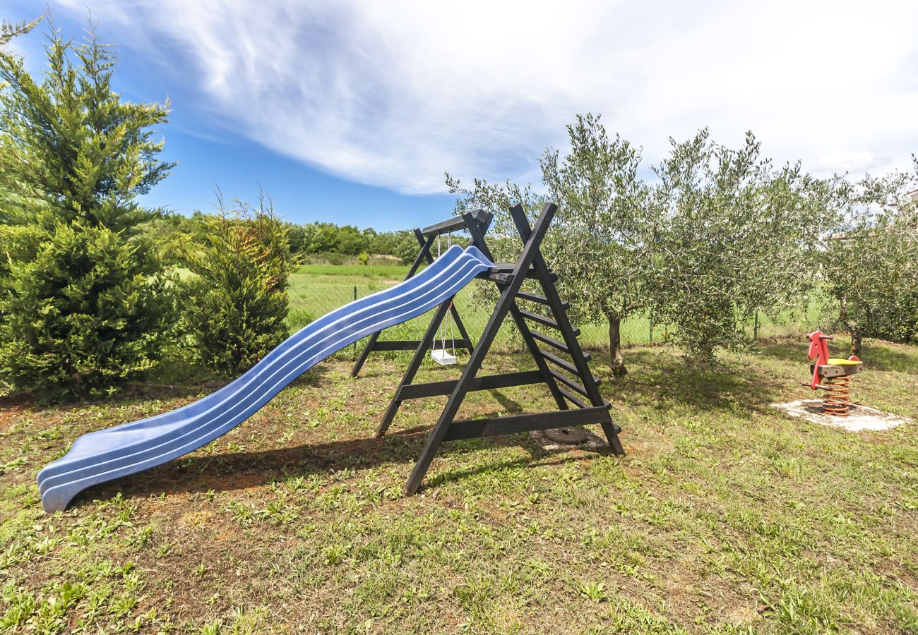 Villa in Marcana - Villa Sole Istria near Pula for 7 people with jacuzzi and children playground