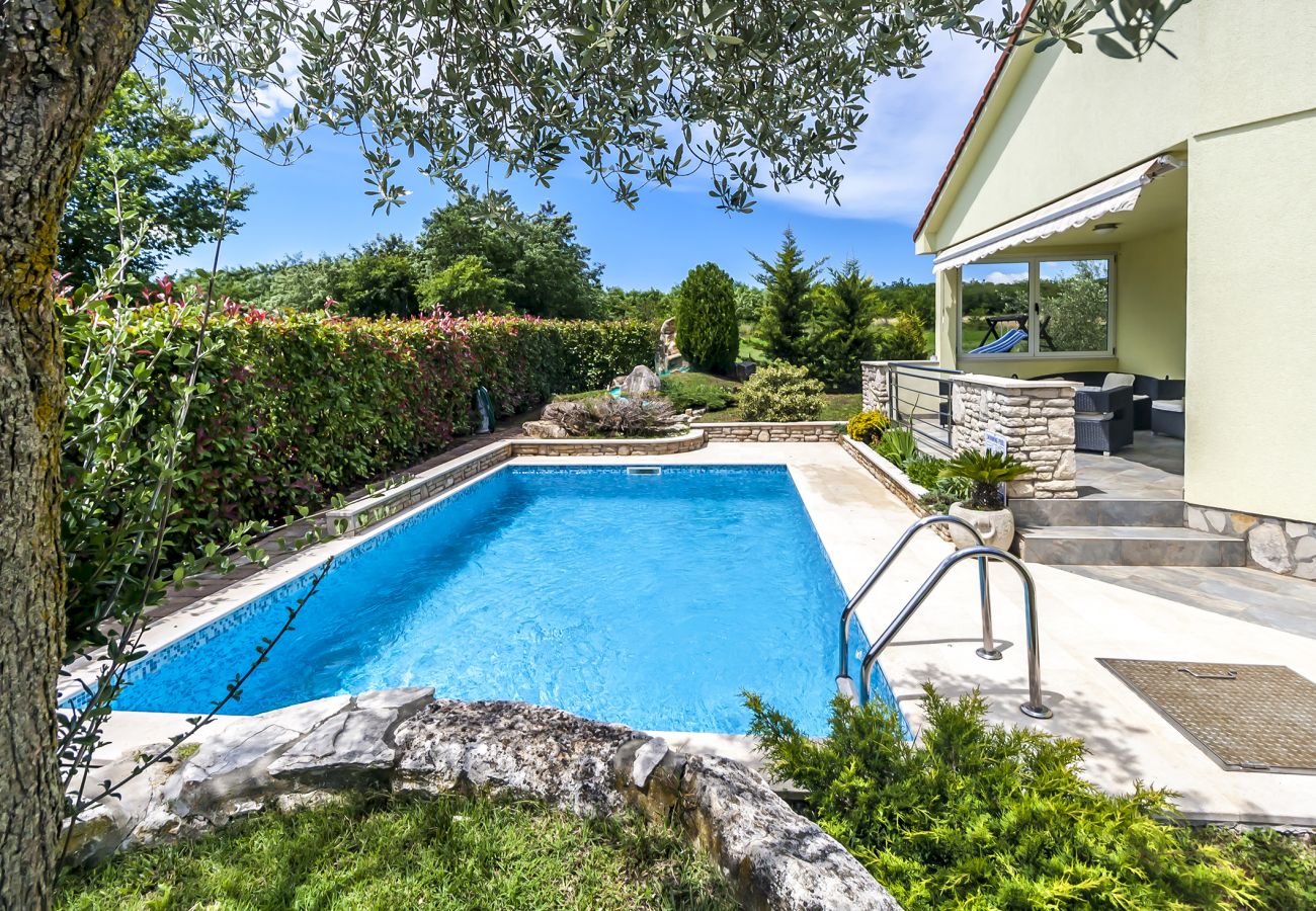 Villa in Marcana - Villa Sole Istria near Pula for 7 people with jacuzzi and children playground